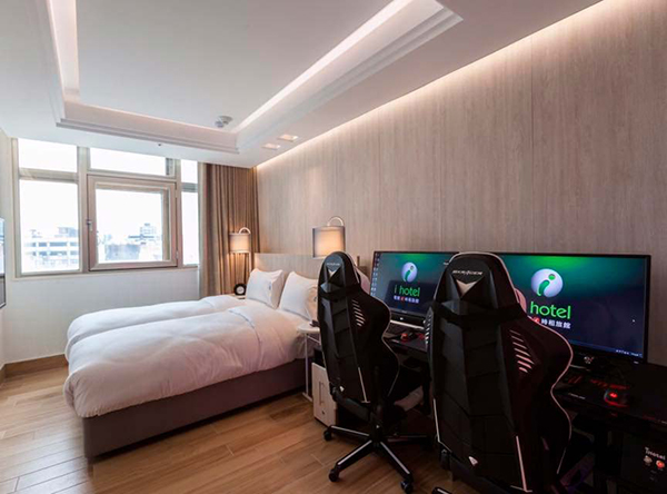 Hotel “gamer” em Taiwan oferece PCs completos nos quartos para casais jogarem
