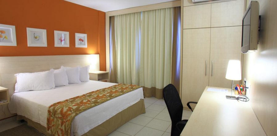 Cortina: qual a melhor cor e estilo para um quarto de hotel?